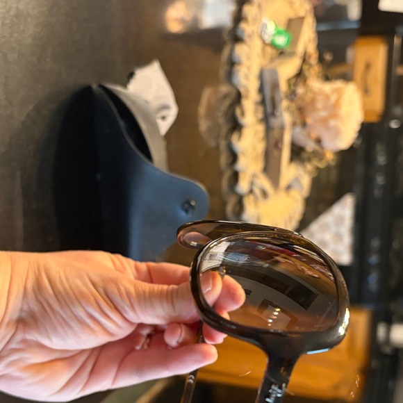 Ray-Ban Tortoise Shell Sunglasses - Picture 7 of 9